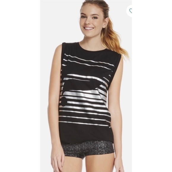 Fabletics Mckinny Tee - Picture 1 of 7